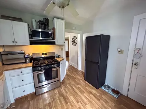 Kitchen - 434 Sharp St, Salem, OH 44460 photo 3 of 3