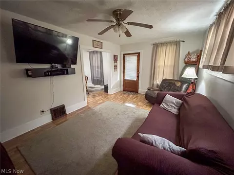 Living - 434 Sharp St, Salem, OH 44460 photo 3 of 4