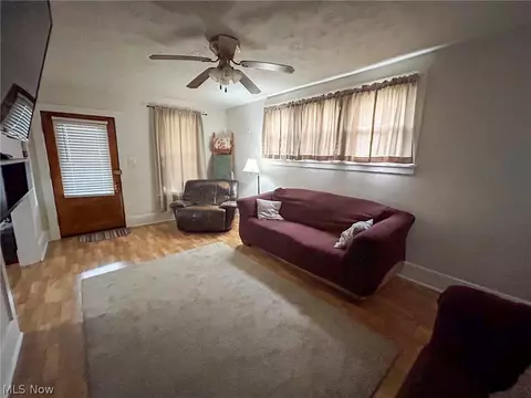 Living - 434 Sharp St, Salem, OH 44460 photo 2 of 4
