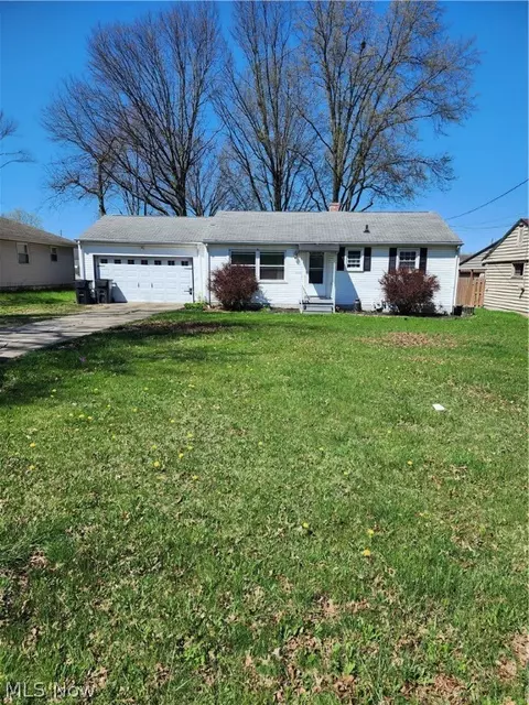 3860 Burkey Rd, Youngstown, OH 44515