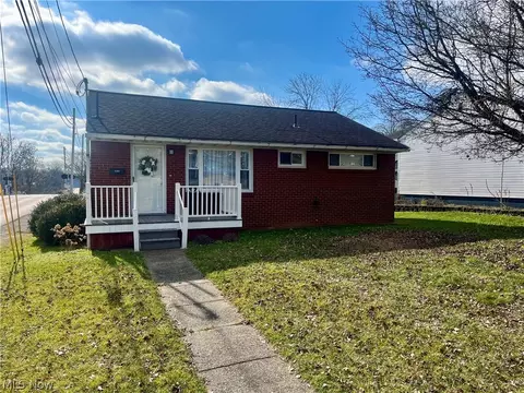 1501 Boulevard, Belpre, OH 45714