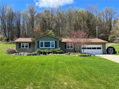 1056 Dawn Dr NE, New Philadelphia, OH 44663