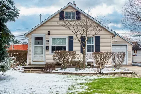 1516 Temple Ave, Mayfield Heights, OH 44124