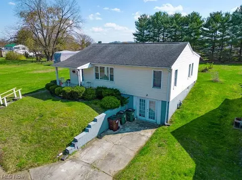 1305 Poplar St, Belpre, OH 45714