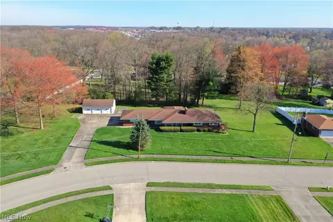 1110 Wilshire Dr, Youngstown, OH 44511