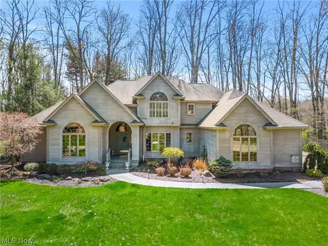 811 Park Harbour Dr, Youngstown, OH 44512