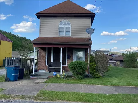 319 2nd St, Wellsville, OH 43968
