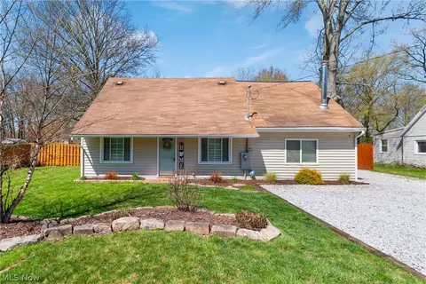 2245 Lake Rd, Akron, OH 44312