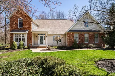 7985 Woods Edge Ct, Mentor, OH 44060