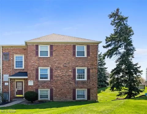 5720 Spotswood Dr, Lyndhurst, OH 44124