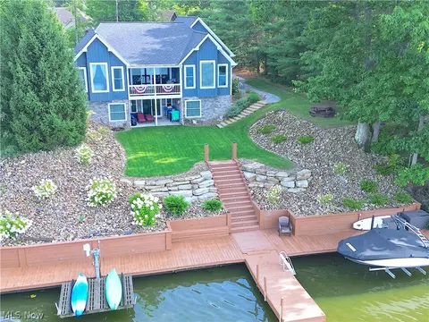 1954 Calabria Ln, Roaming Shores, OH 44084