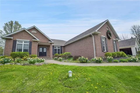 1295 N Medina Line Rd, Akron, OH 44333