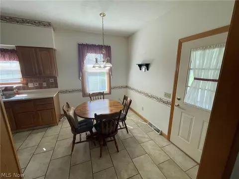 Dining - 185 Mathews Rd, Boardman, OH 44512 photo 2 of 3