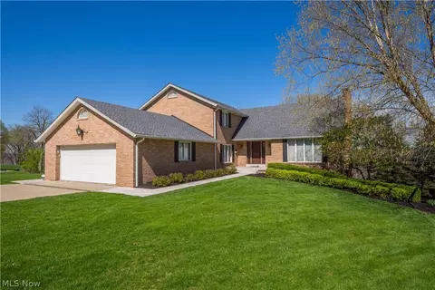 3877 Palisades Dr, Weirton, WV 26062