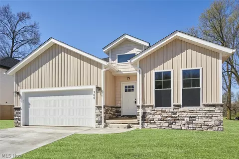 700 Thorn Way, Doylestown, OH 44230