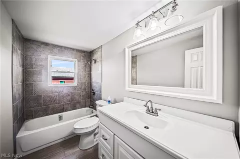Bath - 3395 Maple Rd, Jefferson, OH 44047 photo 1 of 3