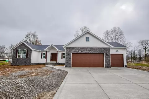 533 E Lakewood Dr, Canal Fulton, OH 44614