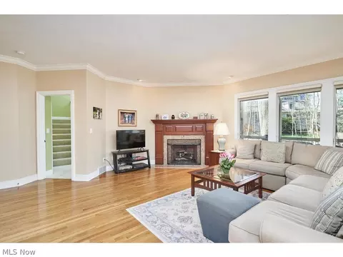 Living - 3414 E Glencoe Rd, Richfield, OH 44286 photo 3 of 6