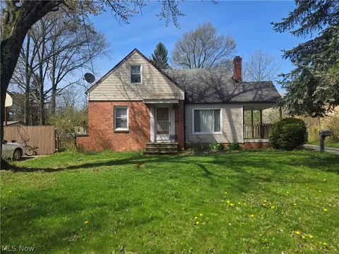 996 E Green Rd, South Euclid, OH 44121
