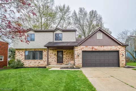 200 Randal Cir NE, North Canton, OH 44720
