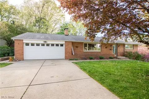 525 Pershing Ave SE, North Canton, OH 44720