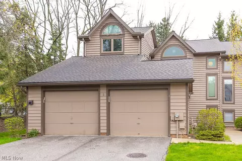 8 Hanover Ln, Beachwood, OH 44122