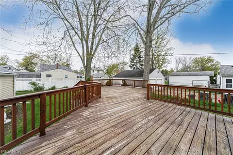 Exterior - 200 Hawthorne St, Elyria, OH 44035 photo 5 of 15