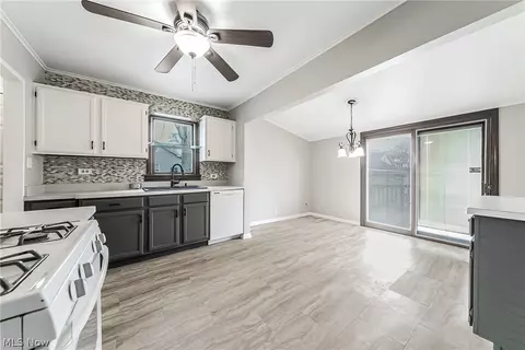 Kitchen - 200 Hawthorne St, Elyria, OH 44035 photo 2 of 3