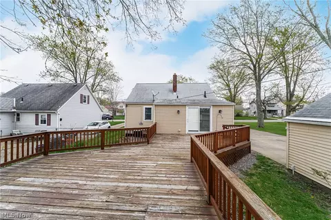 Exterior - 200 Hawthorne St, Elyria, OH 44035 photo 7 of 15