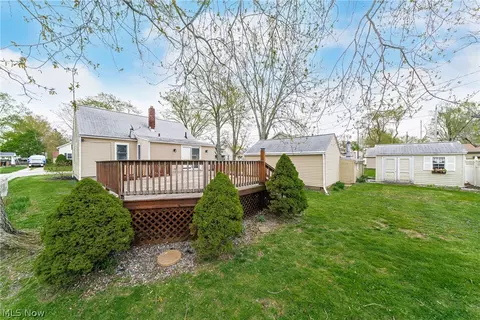 Exterior - 200 Hawthorne St, Elyria, OH 44035 photo 6 of 15