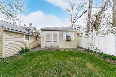 Exterior - 200 Hawthorne St, Elyria, OH 44035 photo 2 of 15