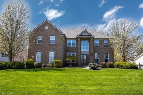 18190 Stony Point Dr, Strongsville, OH 44136