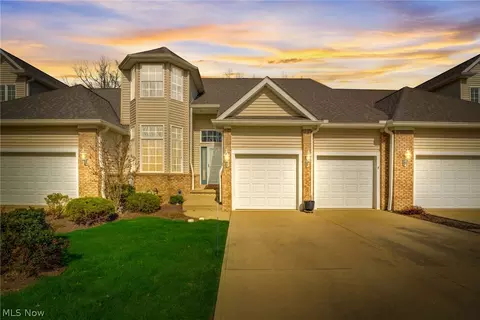 443 Dunbar Ln, Highland Heights, OH 44143