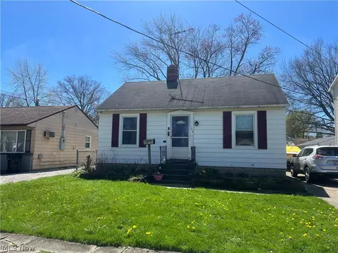 163 Caroline St, Elyria, OH 44035 photo 2