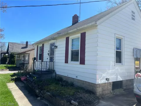 163 Caroline St, Elyria, OH 44035 photo 3
