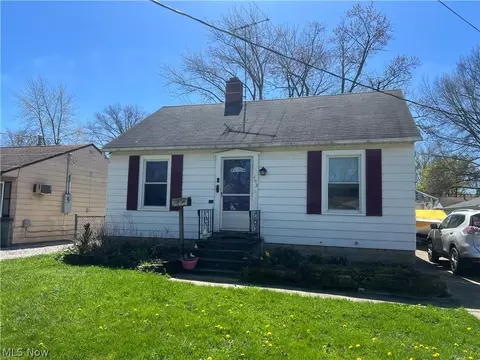 163 Caroline St, Elyria, OH 44035
