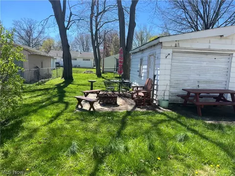 163 Caroline St, Elyria, OH 44035 photo 5