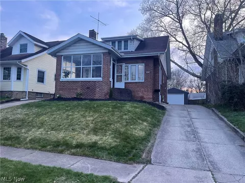 2474 Whitelaw St, Cuyahoga Falls, OH 44221
