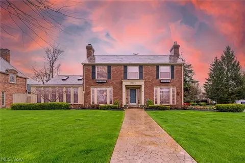 17204 Riverside Dr, Lakewood, OH 44107