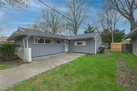502 Abbyshire Dr, Berea, OH 44017