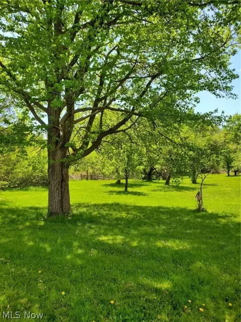 11581 Washington St, Chagrin Falls, OH 44023