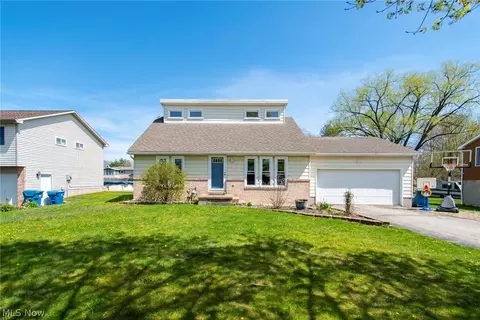 1761 Arbor Dr, Mineral Ridge, OH 44440