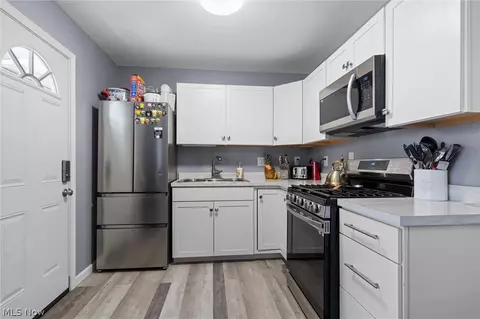 Kitchen - 1816 Myrtle Ave, Ashtabula, OH 44004 photo 3 of 4