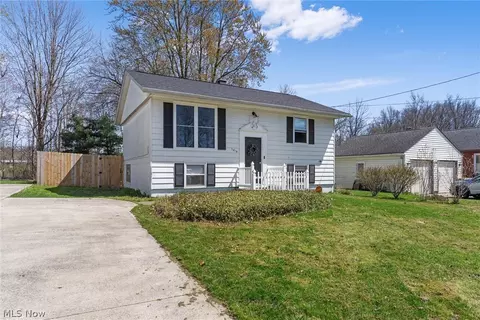 Exterior - 1816 Myrtle Ave, Ashtabula, OH 44004 photo 3 of 11
