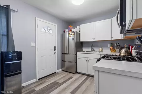 Kitchen - 1816 Myrtle Ave, Ashtabula, OH 44004 photo 2 of 4