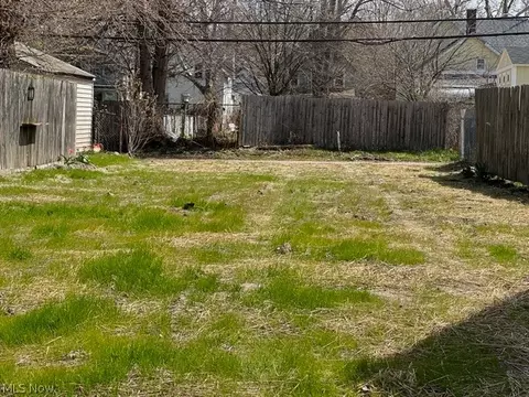 2101 W 85th St, Cleveland, OH 44102