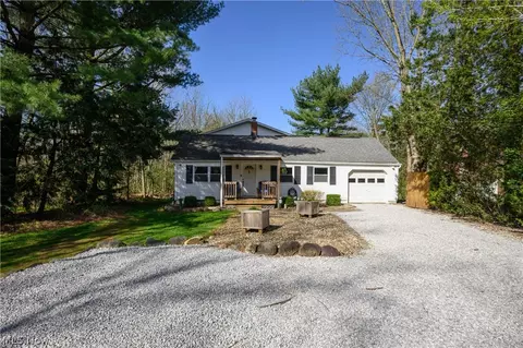 3206 Hillcrest Dr, Barberton, OH 44203