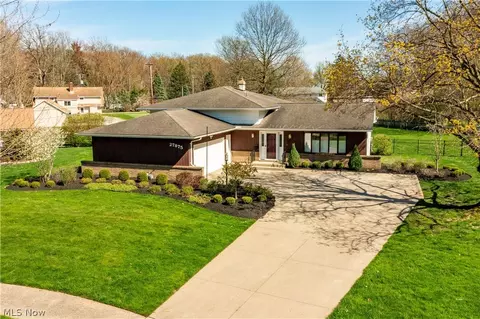 27875 Gardenia Dr, North Olmsted, OH 44070