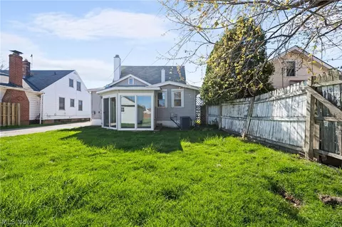 Exterior - 265 E 206th St, Euclid, OH 44123 photo 9 of 11