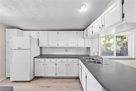 Kitchen - 265 E 206th St, Euclid, OH 44123 photo 5 of 7